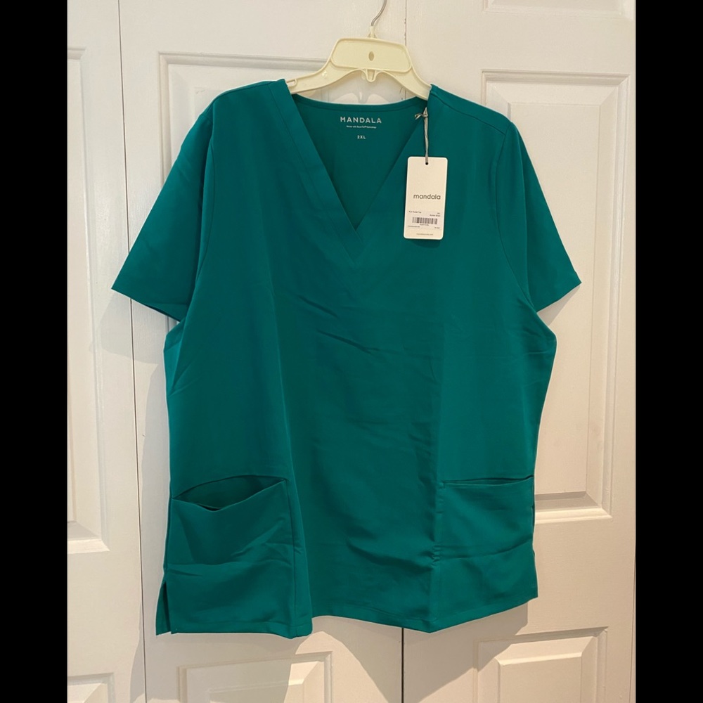 NWT 6 Pocketed Green Scrub Top